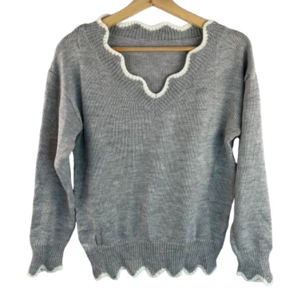 Cupshe Pullover Scalloped Trim V Neck Gray & White Sweater Size S NWT
